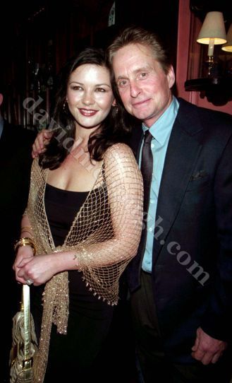 Michael Douglas, Catherine Zeta Jones, 2000 NYC.jpg